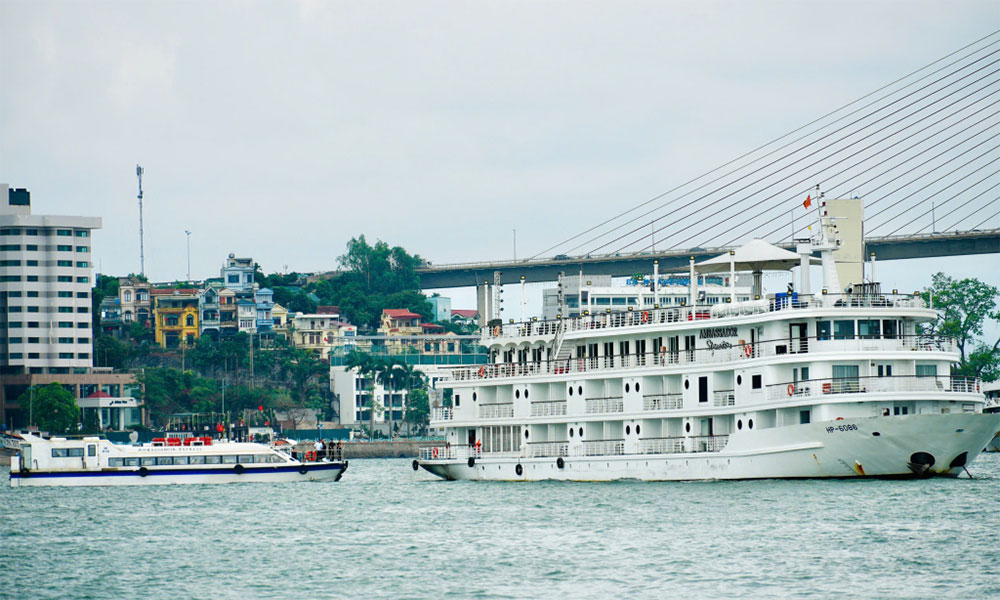 New cruise route linking Ha Long and Lan Ha Bays launched